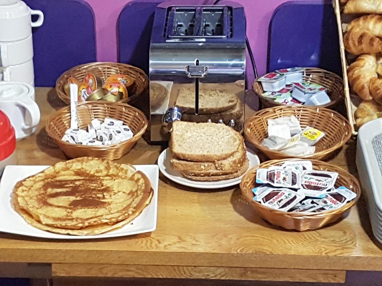 Panam Hotel Paris Gambetta- Place Gambetta-Mairie Du 20 Emme Εξωτερικό φωτογραφία